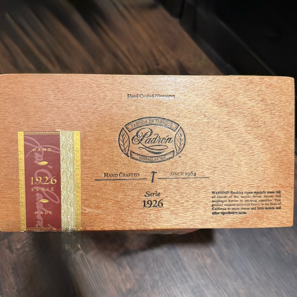 Padrón Serie 1926 T Hand Crafted Cigar Box - Picture 2 of 4
